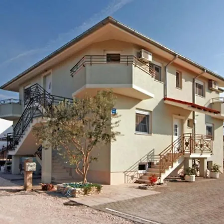 Lighthouse 3*